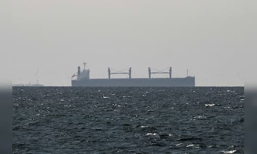 Strait of Hormuz Reopens: Ships Navigate Iranian Waters