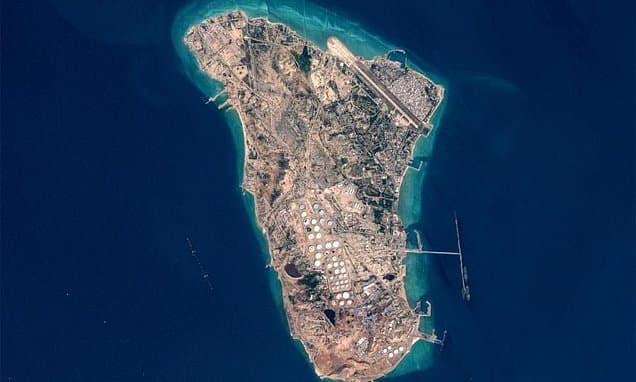 Strait of Hormuz Traffic Stalled by Iran-US Tensions