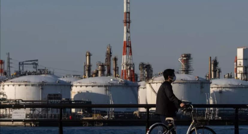 Strait of Hormuz Chokehold: Shipping Chaos Erupts