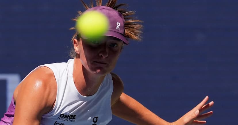 Swiatek Stages Epic Comeback Against Vekic