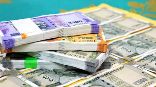 Swiss Bank Funds Drop: India's Money Falls 8% in 2025