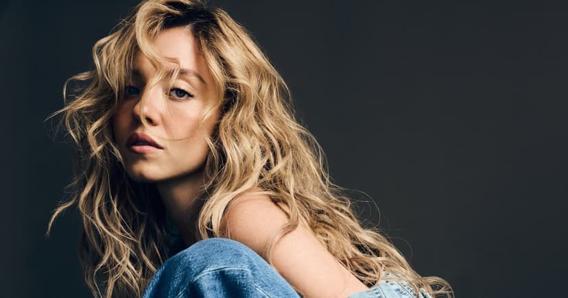 Sydney Sweeney's Bold American Eagle Denim Looks