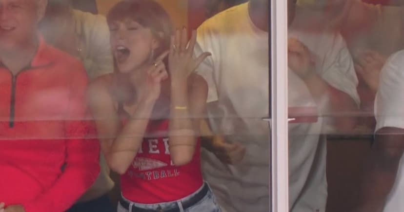 Taylor Swift Cheers Kelce's Touchdown