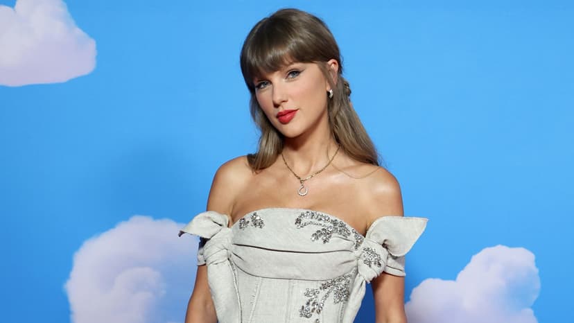 Taylor Swift Honored with New VMA Artist Director Award