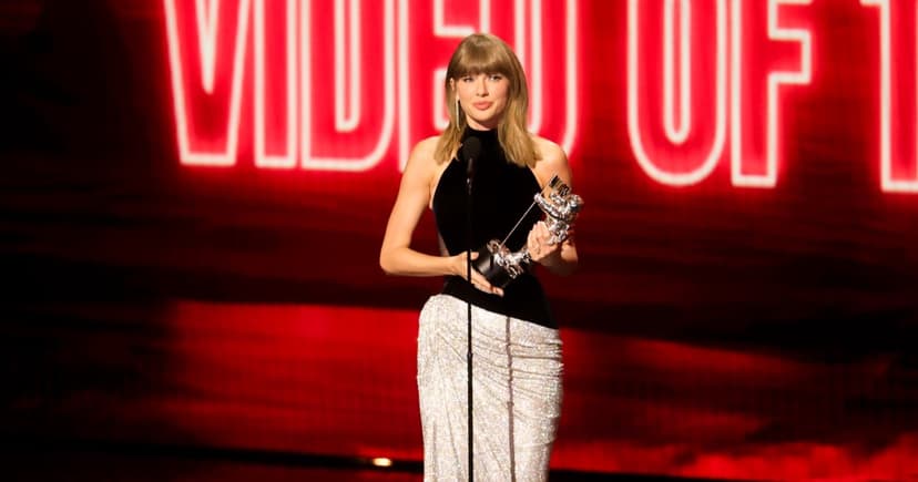 Swift's Sixth VMA Win, Honors Dolly Parton