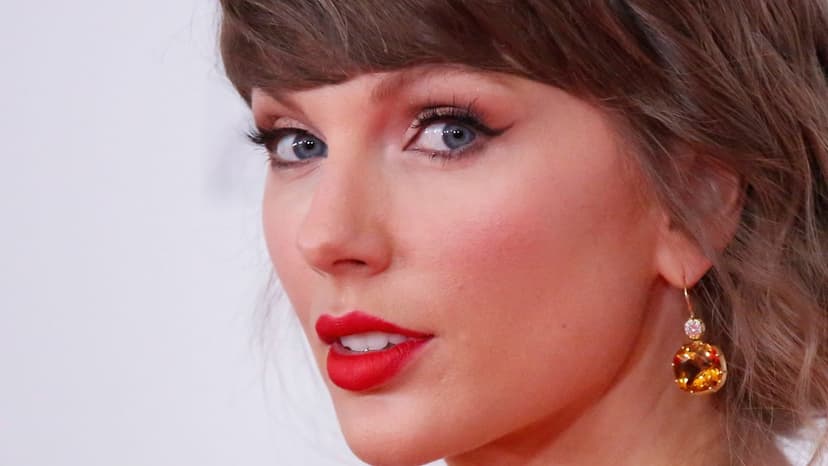 Swift's New Haircut Steals Show in London