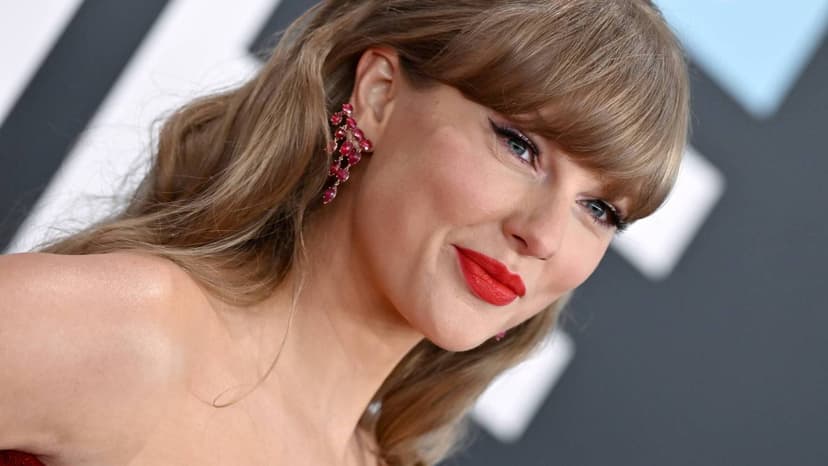 Taylor Swift's Generosity Spreads Holiday Cheer to Kids