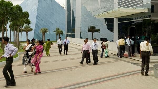 IT Giants Beat Revenue Estimates Amidst Cost Pressures