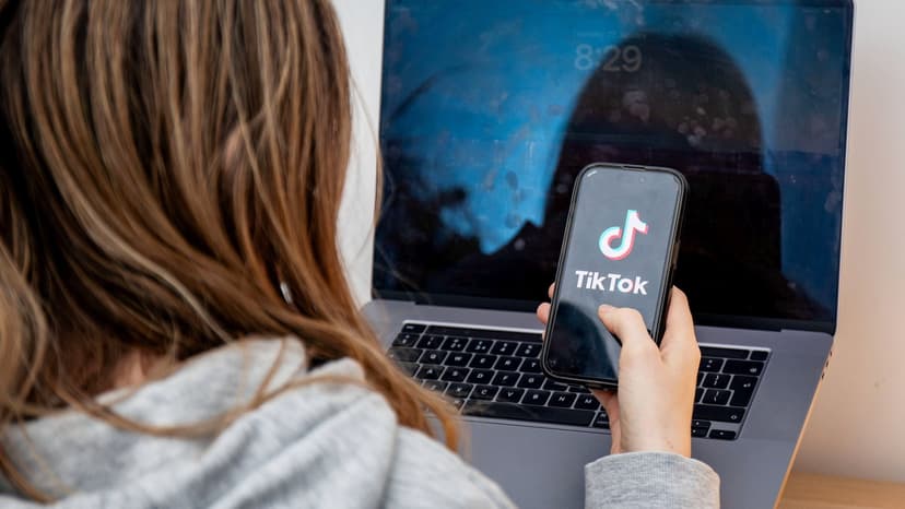 Teens' Ketamine Use Soars Amidst Doomscrolling Crisis