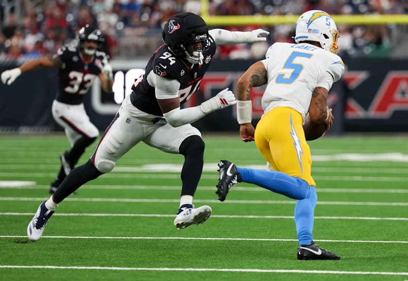 Rookie DE Harsh Sacks Pickett Early