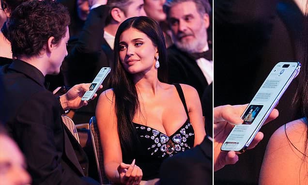 Chalamet Texts Through BAFTA Ceremony