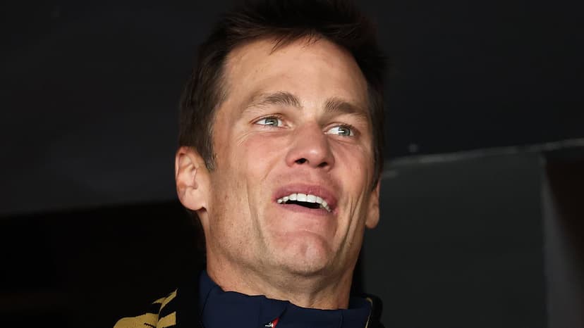 Tom Brady Cheers US Women's Hockey