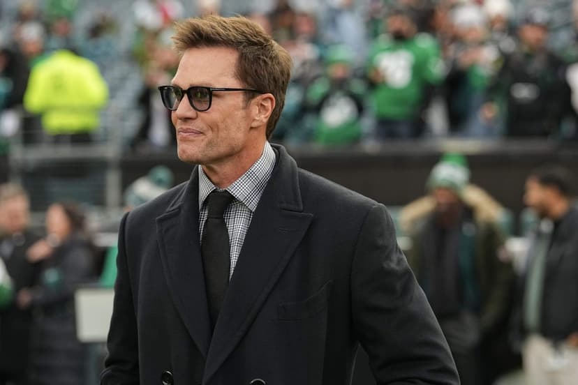 Tom Brady Sheds Analyst TMI for TB12 Broadcasting Method