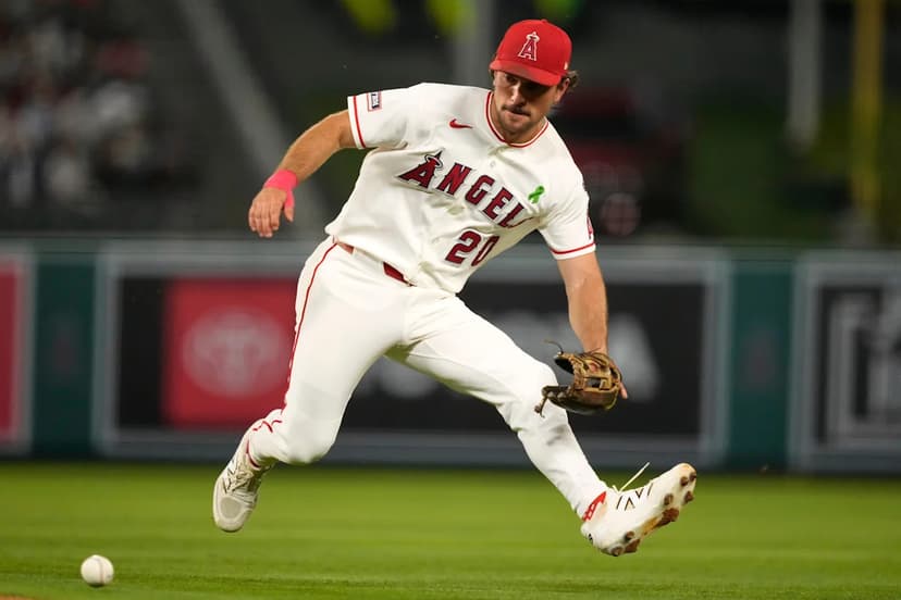 Cancer survivor Trey Mancini returns to MLB field