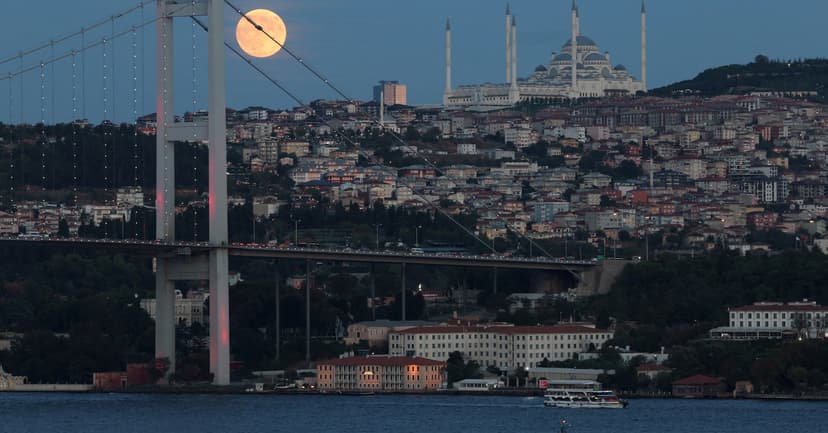 Turkey Courts Investors for Billions in Highway Privatization