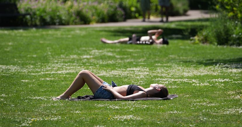 UK Braces for 30C Heatwave: Uncomfortable Nights Ahead