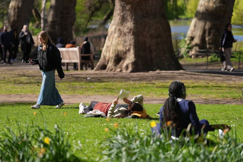 UK to sizzle as 25C heatwave hits London