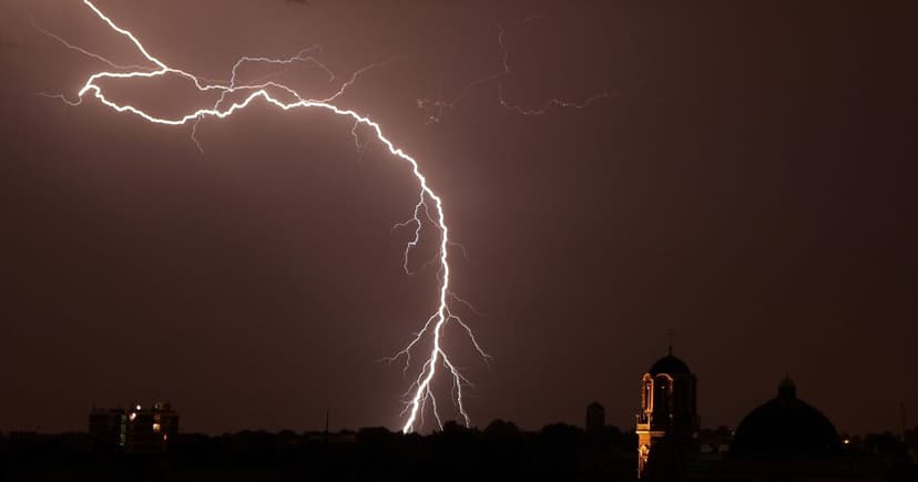 UK Braces for Autumn Thunderstorms This Weekend