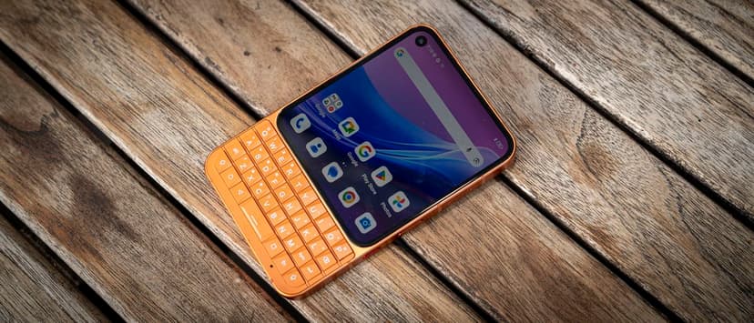 Retro Keyboard Phone: Modern Power, Old-School Charm