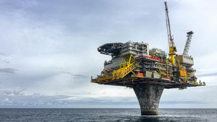 Oil Prices Surge as US Blockades Iranian Ports