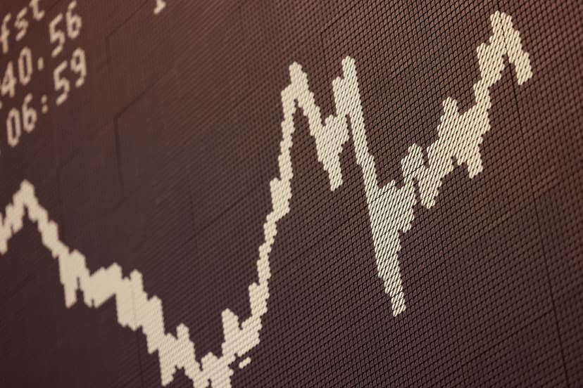US Dollar Tumbles: Safe Haven Status Tested