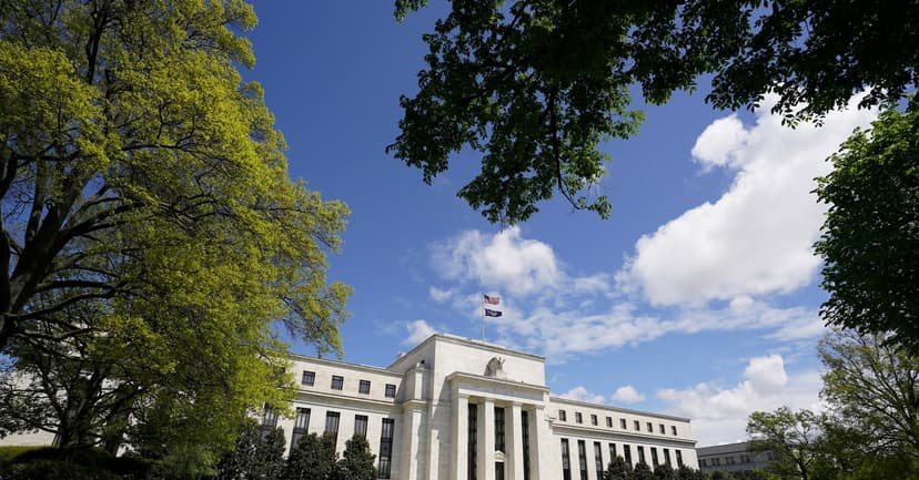 US Economy Adds Fewer Jobs, Fed Rate Hike Doubt Grows