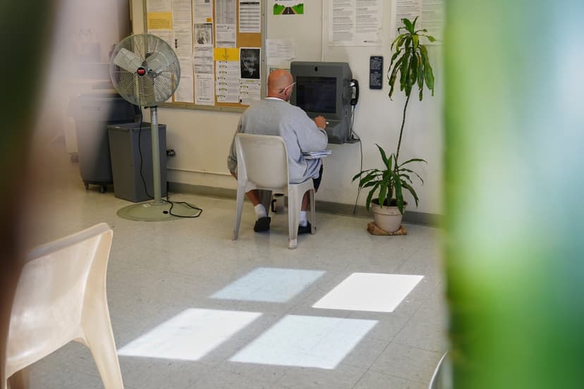 Prisons Turn Into Ovens: Inmates Face Deadly Heat Crisis