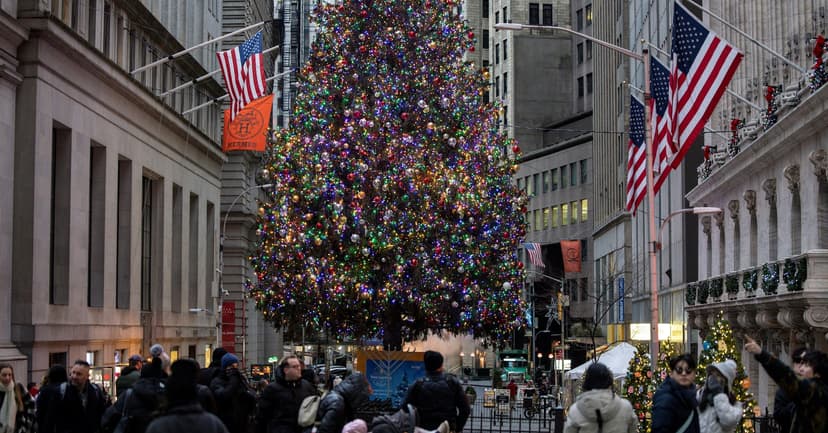 Stocks Pause After Record Highs on Thin Christmas Eve