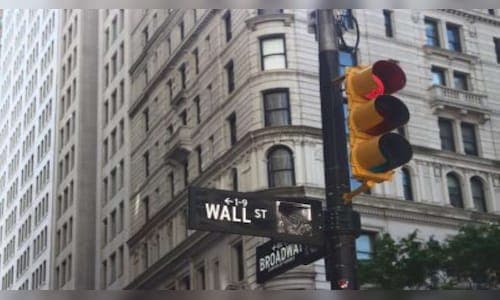 US Stocks Rebound: Strong Data Outshines War Fears