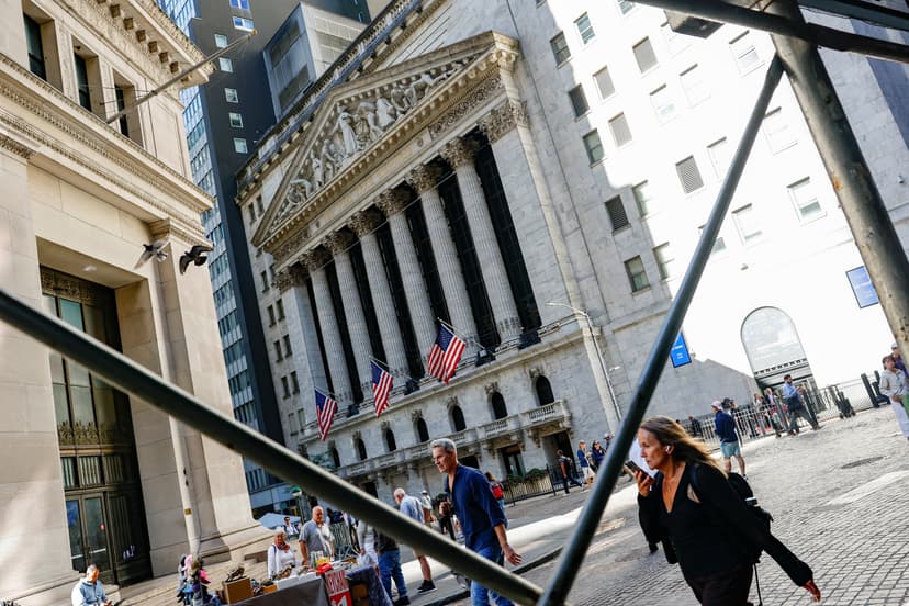 Fed Rate Hike Looms: Stocks Seek Gains Amid Inflation Fears