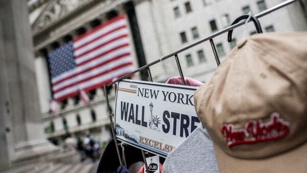 Tech Stocks Rise, Crude Prices Dip Ahead of Fed Minutes