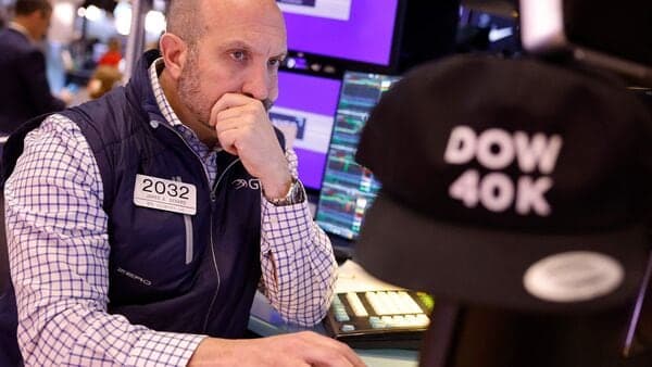 US Futures Drop as Inflation, Oil Prices Grip Markets