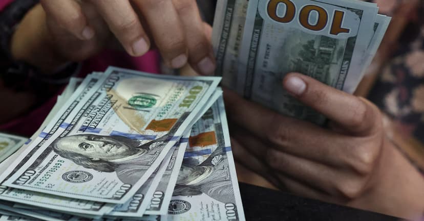 Yields Set to Drop: Strategists Bet on Fed Pause