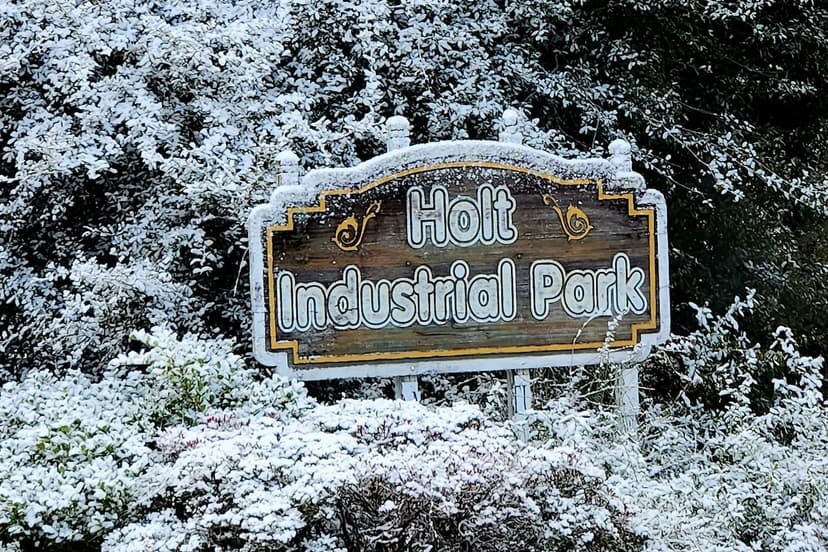 US Weather Divide: Frigid East, Dry West Under Arctic Pattern