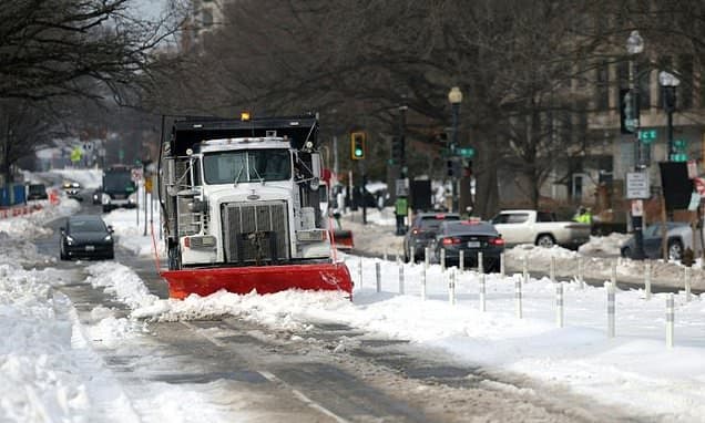US Digs Out as New Arctic Air Mass Threatens More Snow