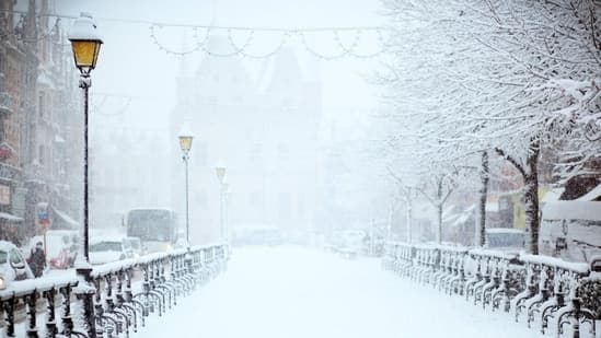 US Winter Storm Unleashes Snow, Ice, and Deep Freeze