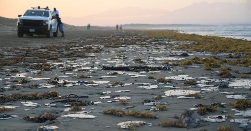 Oil Spill Clogs Veracruz Beaches, Fishermen Lose Livelihoods