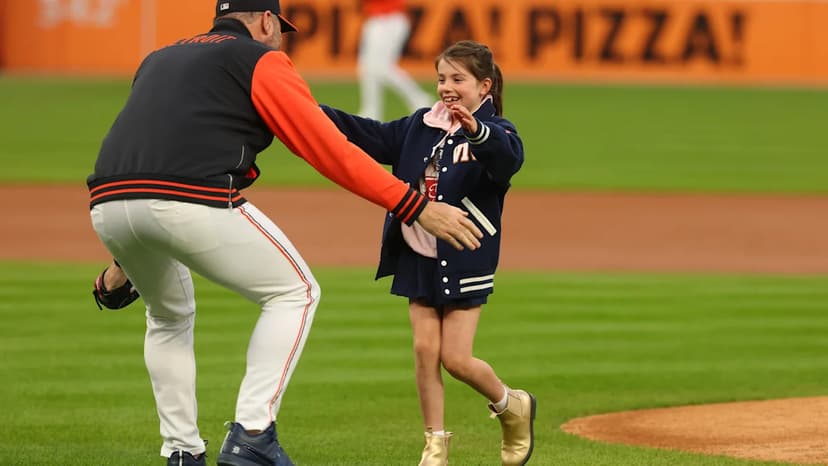 Verlander's Daughter Steals Show at Farewell Game
