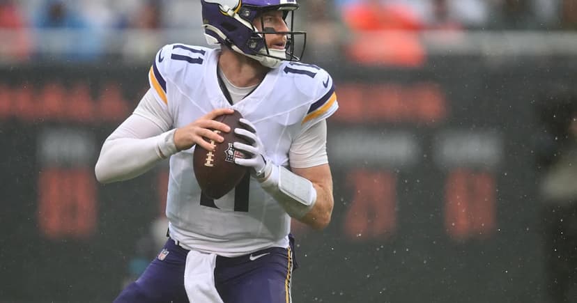 Vikings QB Dilemma: Murray vs. Wentz for Week 4?