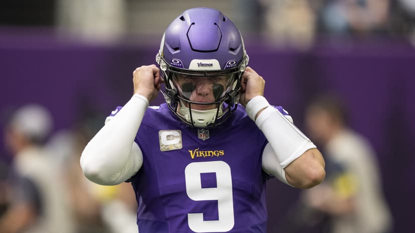 Vikings QB McCarthy Battles Injured Hand Ahead of Bears Clash