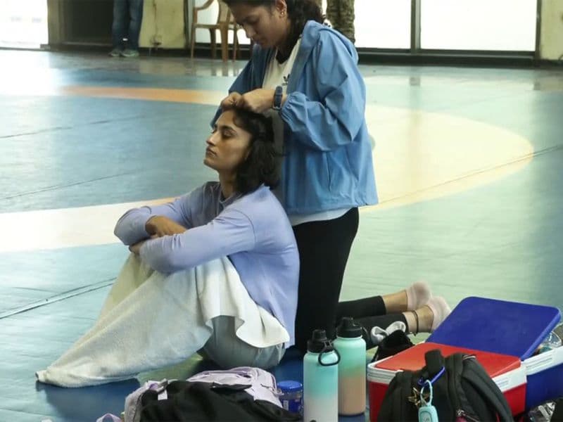 Wrestler Vinesh Phogat Competes After Court's Maternity Leave Win