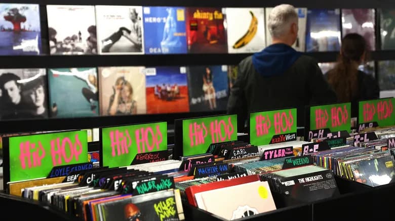 Vinyl Roars Back: Outsells CDs for Second Year