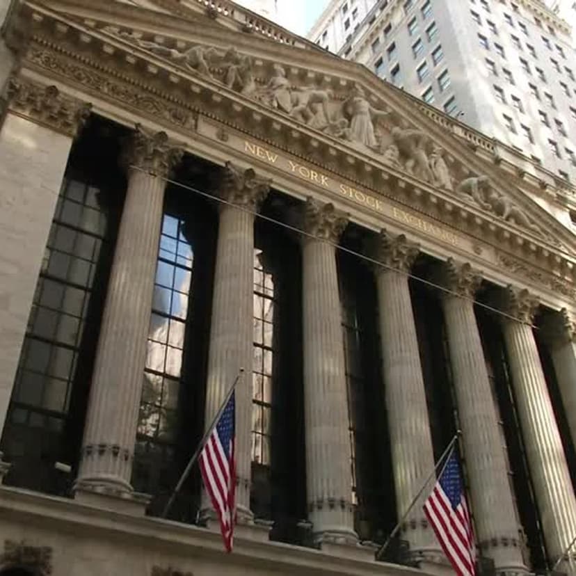 Wall Street Falls on Middle East War Worries