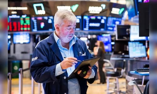 Wall Street Rally Falters Amidst Rising Uncertainties