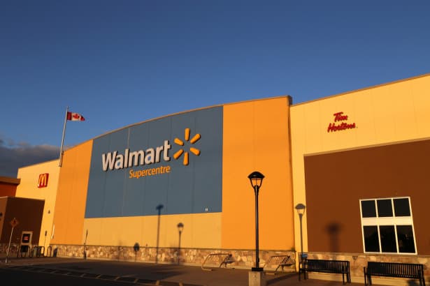 Walmart's E-Commerce Surge Defies Retail Slump