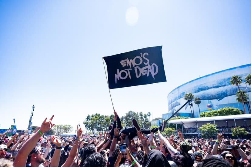 Warped Tour's Phoenix Rise: Pop Punk Revival Ignites 2025