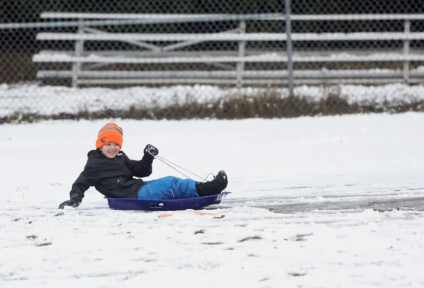 Washington Blizzards Rage: Power Outages Grip Hundreds of Thousands