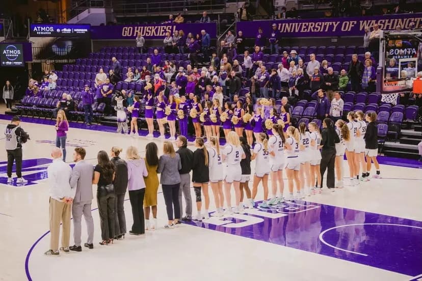 Huskies Hoop It Up in Florida Tourney