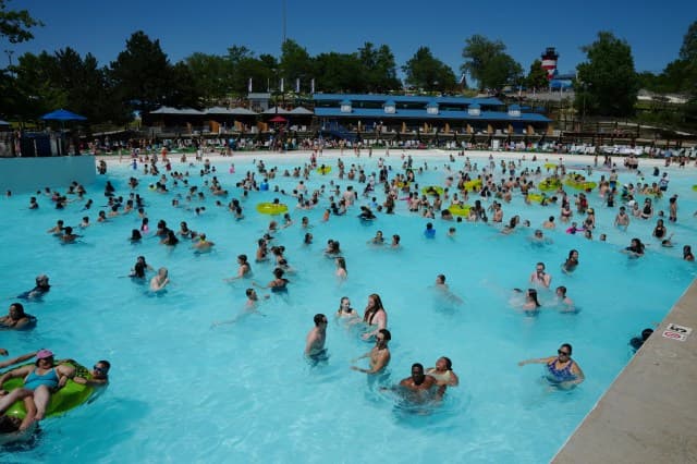 Water World Evacuated Over Unspecified Threat