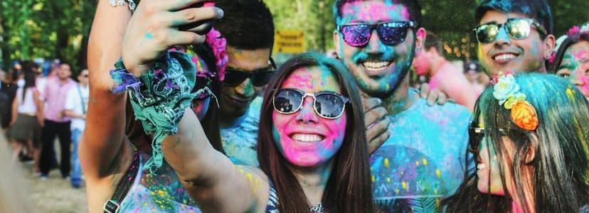 WEBTOON Entertainment's Valuation Drops as Analysts Debate Growth Outlook